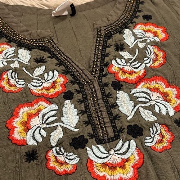 Akemi Kin Anthropologie Dandelion embroidered olive green top xs - Picture 3 of 7